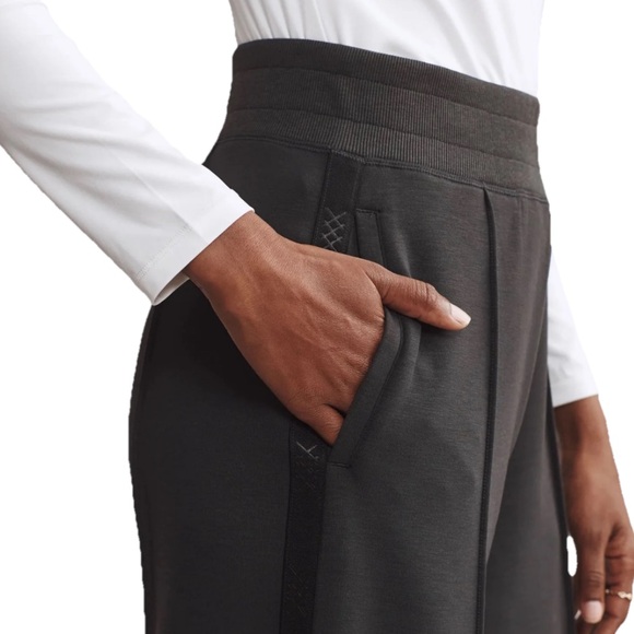 Rhone DreamGlow Wide Leg Trousers Women’s Sz XS Gray/Black Solid Pintuck Pants - Picture 3 of 9